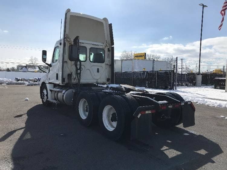 2019 Freightliner Cascadia 126 Day Cab Truck - 435HP, 12 Speed Automatic image 5