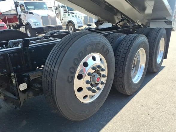 2026 Kenworth T880 image 9