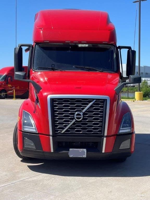 2023 Volvo VNL64T760 image 2
