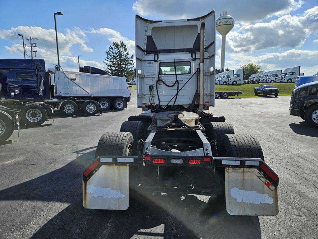 2019 Volvo VNR image 4
