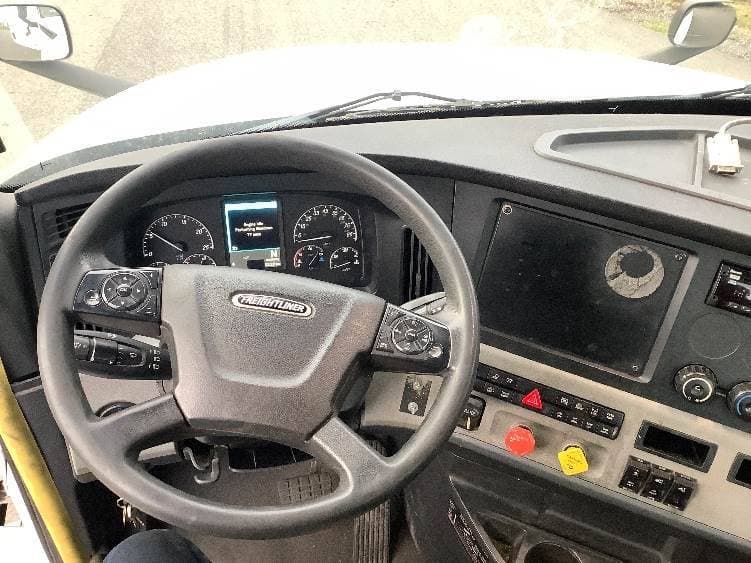 2019 Freightliner Cascadia image 11