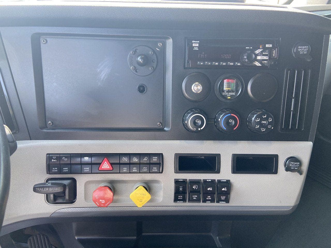 2020 FREIGHTLINER Cascadia CA126 Tandem Axle Sleeper image 14