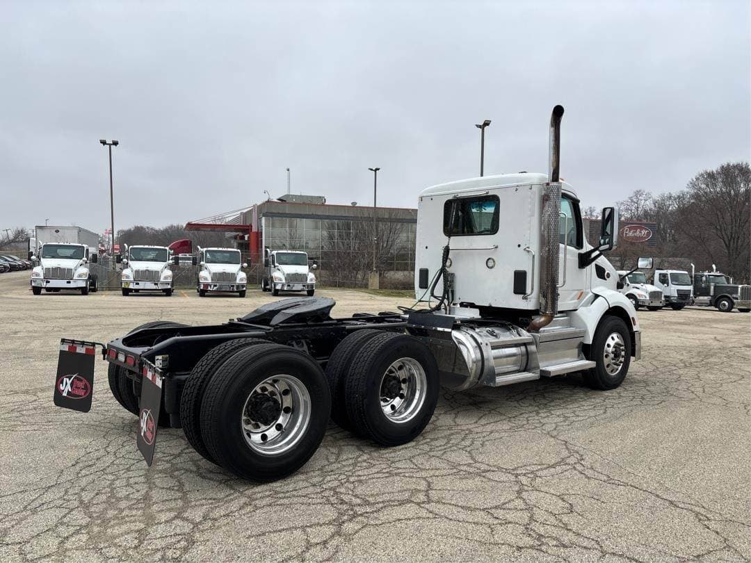 2020 Peterbilt 579 image 8