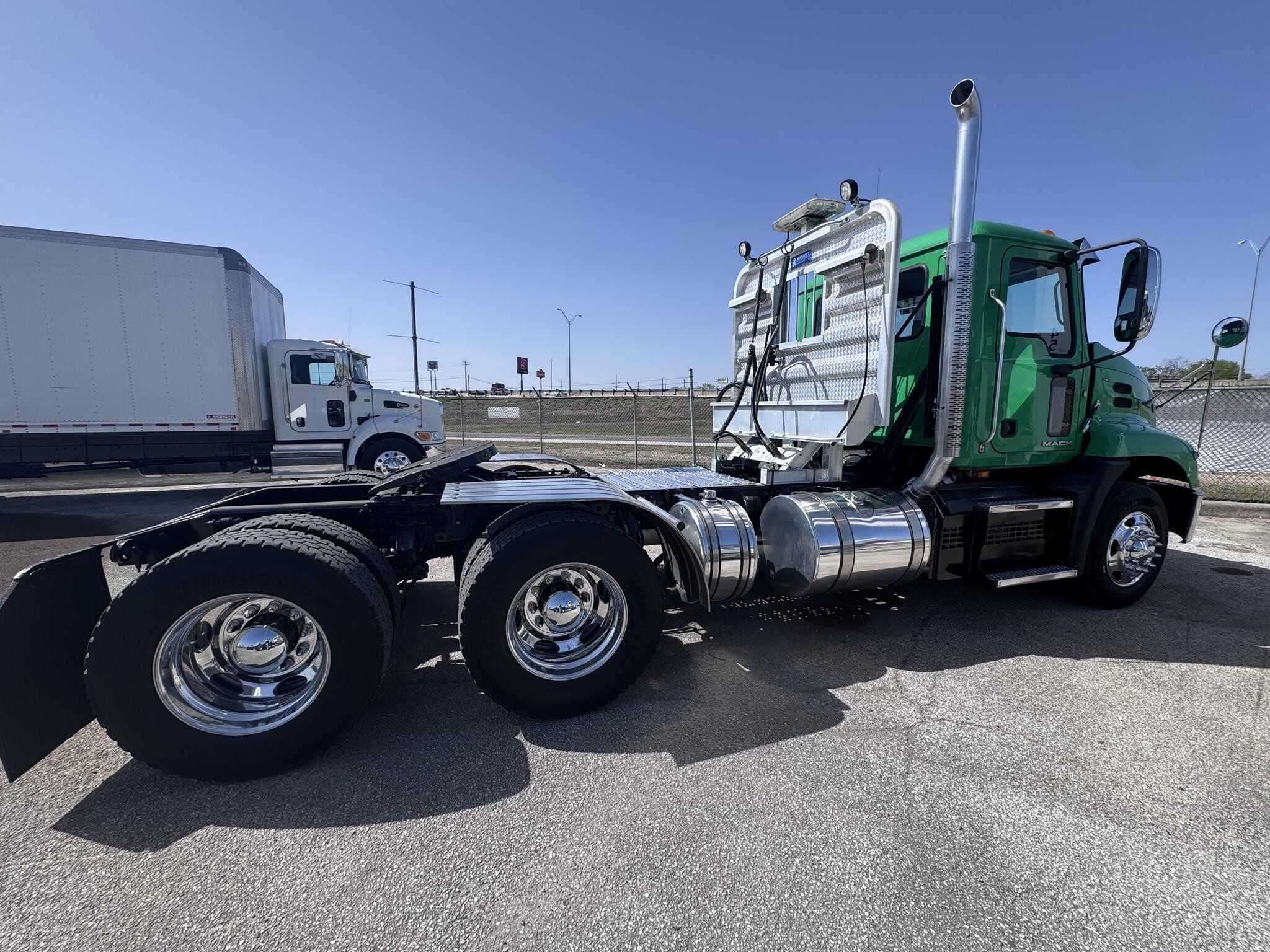 2018 Mack CXU613 Pinnacle image 3