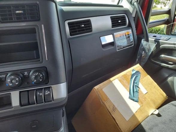 2025 Kenworth T880 image 17