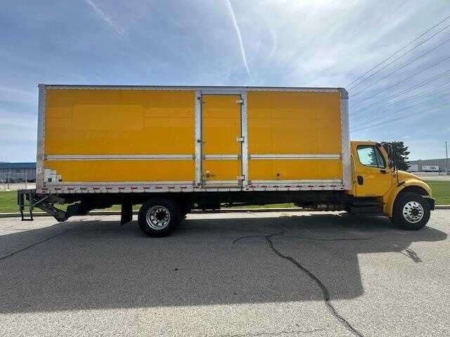 2020 Freightliner M2 image 2