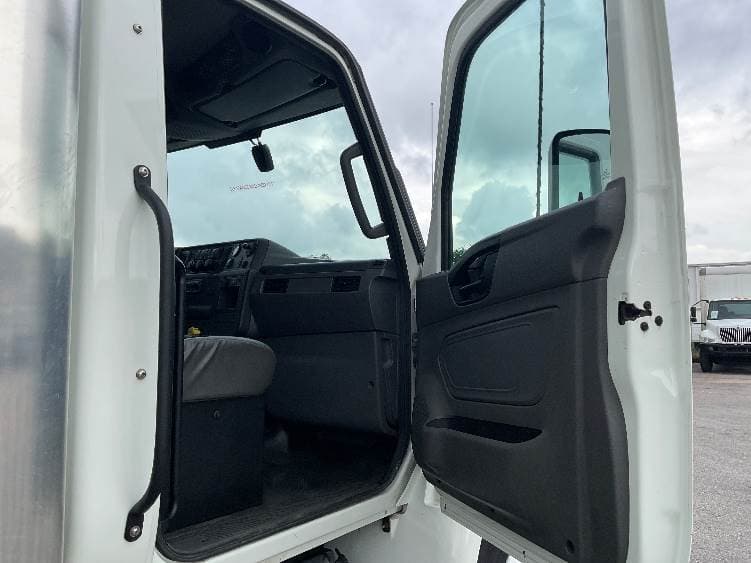 2022 International MV607 Box Truck - 220HP, 6 Speed Automatic, Roll up Door image 20