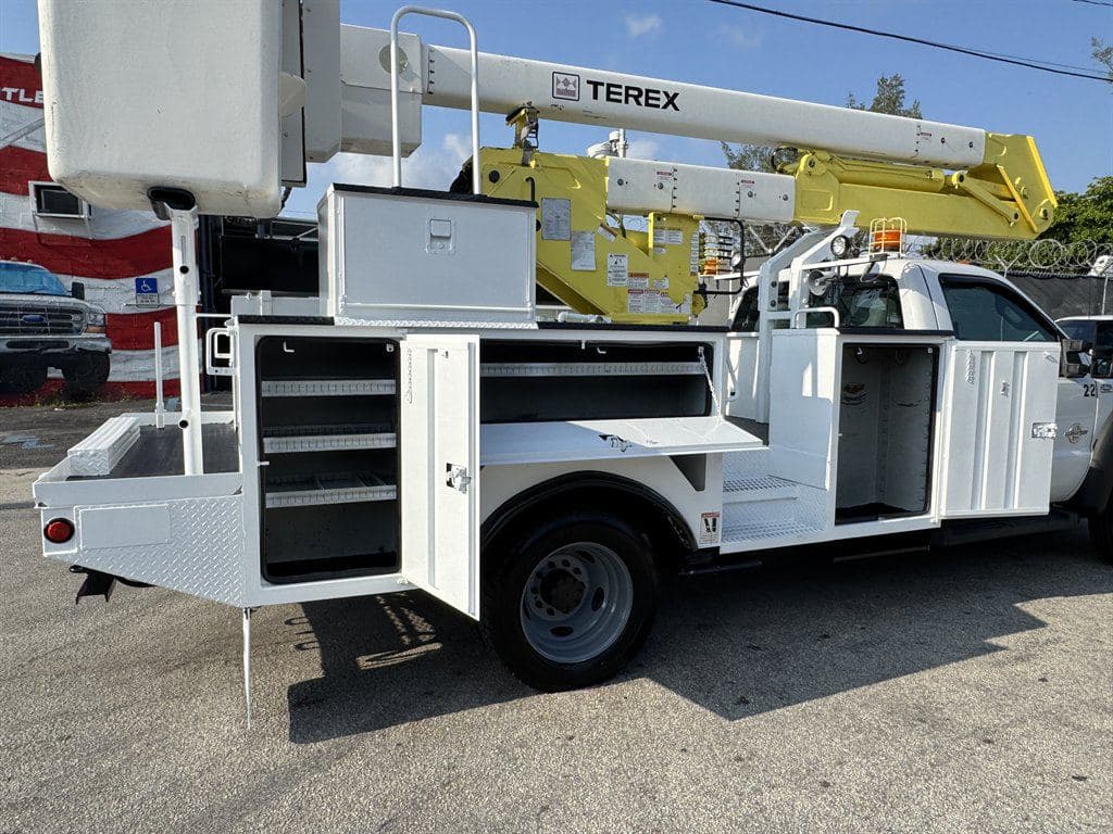 2016 Ford F550 image 20