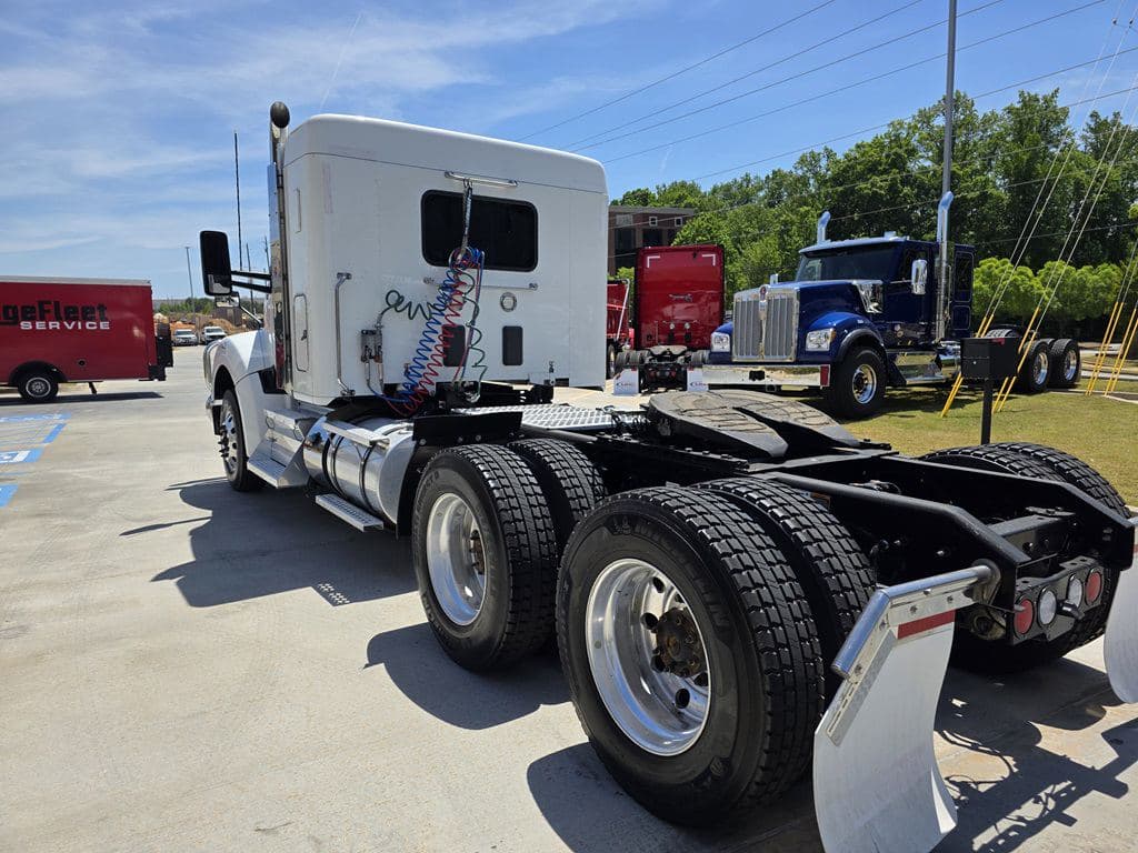 Used 2022 KENWORTH T880S image 8