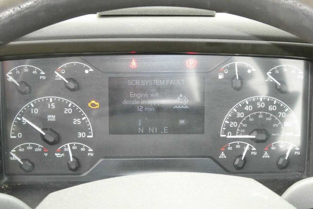 2020 Volvo VNR640 image 8