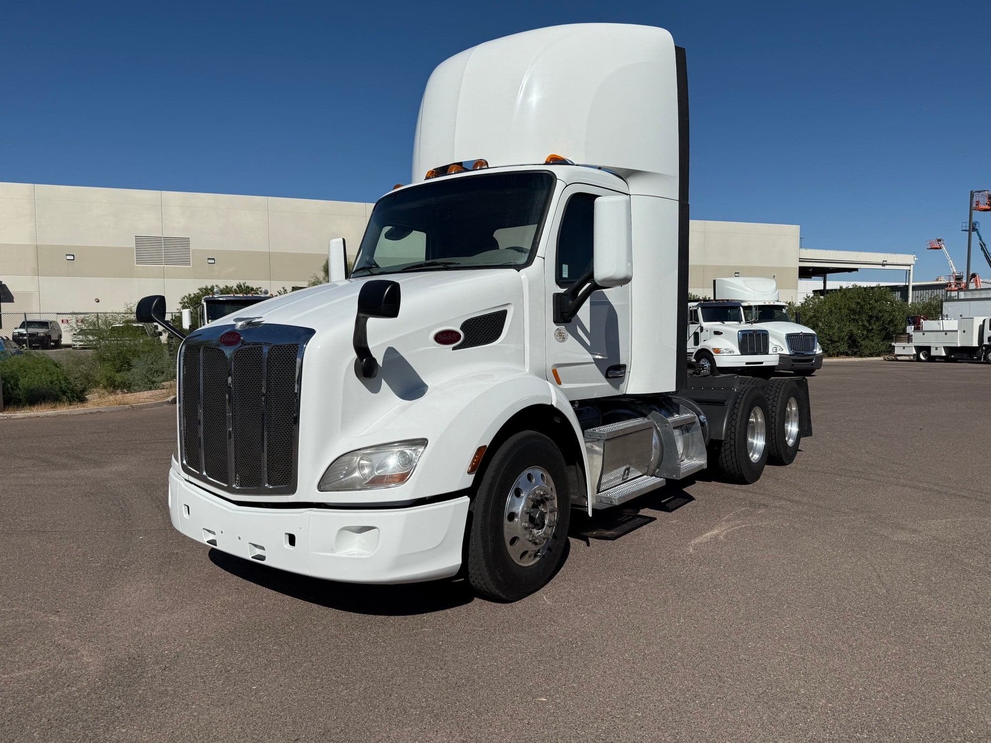 2020 Peterbilt 579 image 1