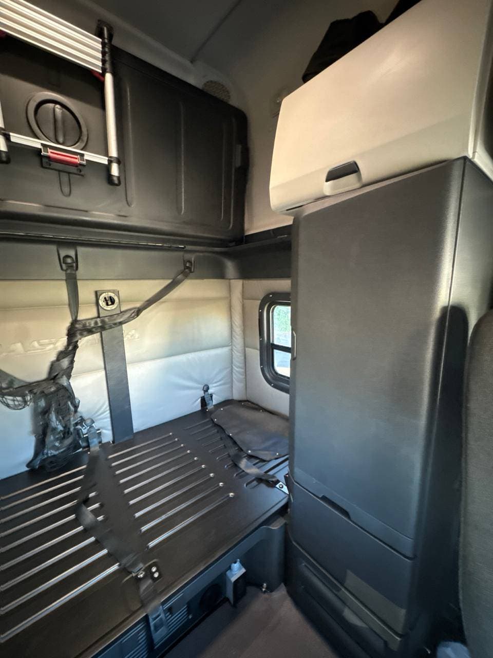 2022 Freightliner Cascadia 126 image 16
