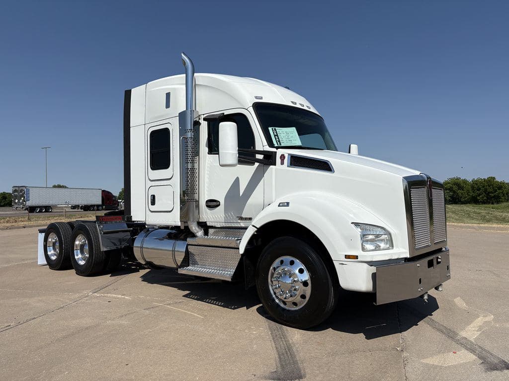Used 2020 KENWORTH T880 image 1