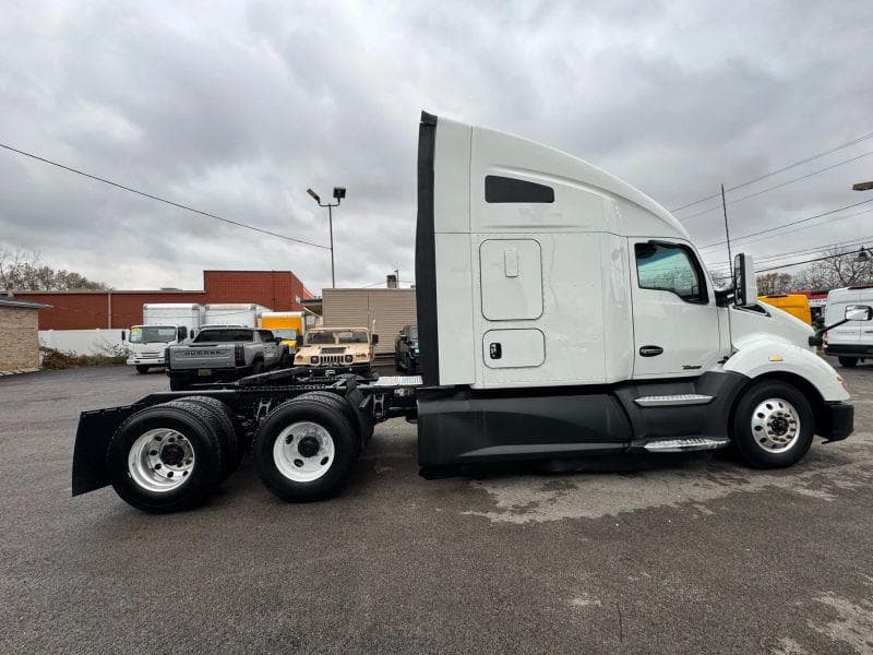 2021 Kenworth T600 image 8