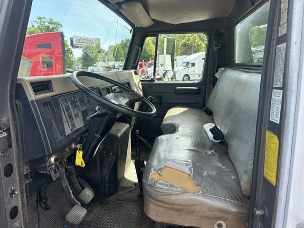 Used 1993 INTERNATIONAL 4700 image 18