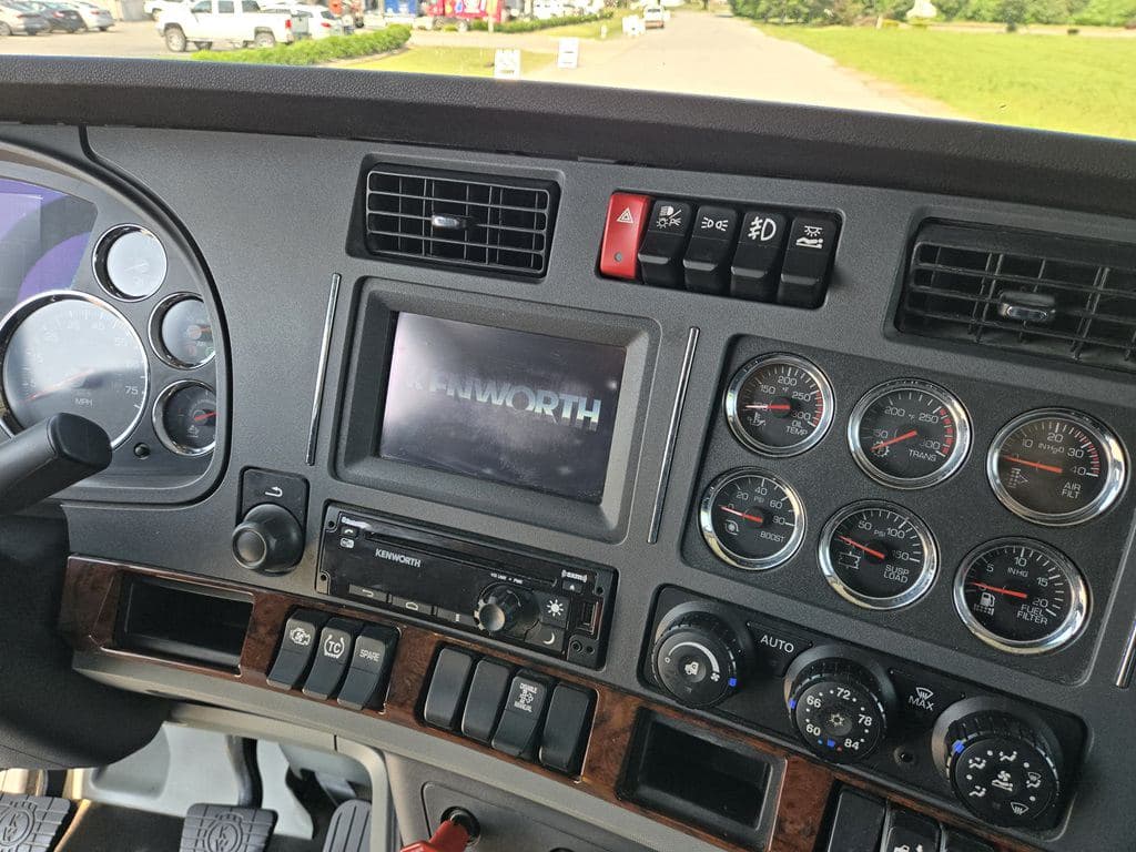 Used 2022 KENWORTH T880 image 17