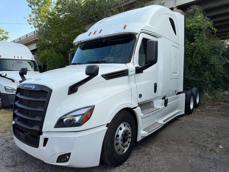 2020 Freightliner Cascadia image 3