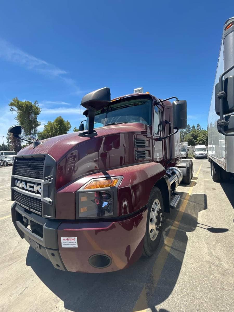 2020 Mack Anthem 64T Sleeper Semi Truck - 72" Flat Top Sleeper, 445HP, 12 Speed Automatic image 3