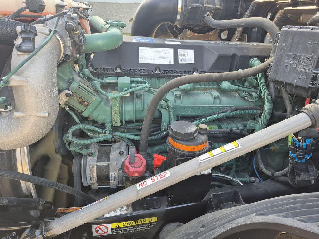 2023 Volvo VNL image 15