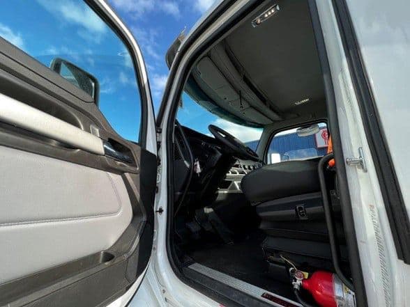 2024 Kenworth T880 image 11