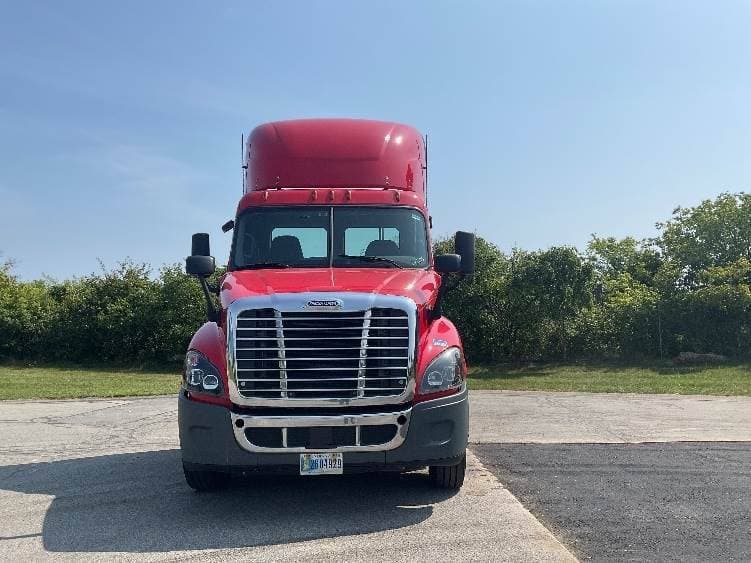 2018 Freightliner Cascadia image 2