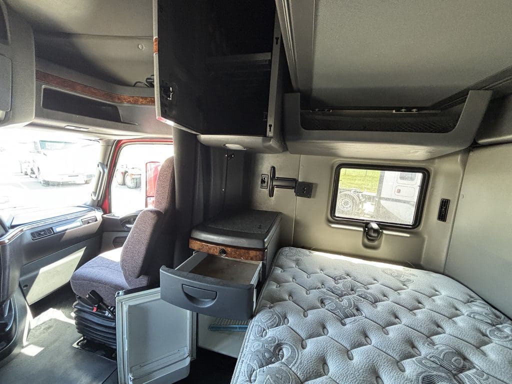 Used 2021 INTERNATIONAL LT625 image 27