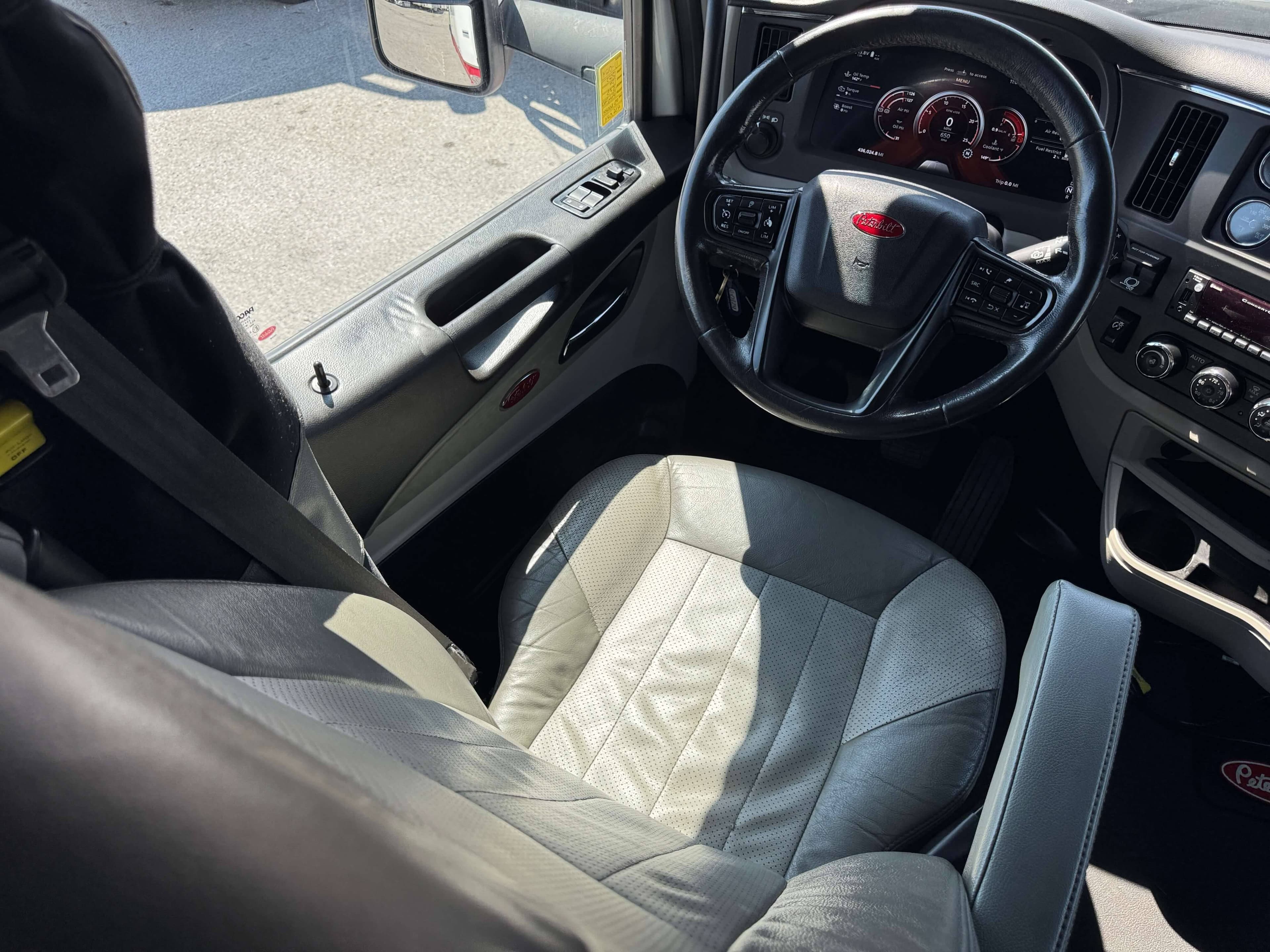 2023 Peterbilt 579 image 13