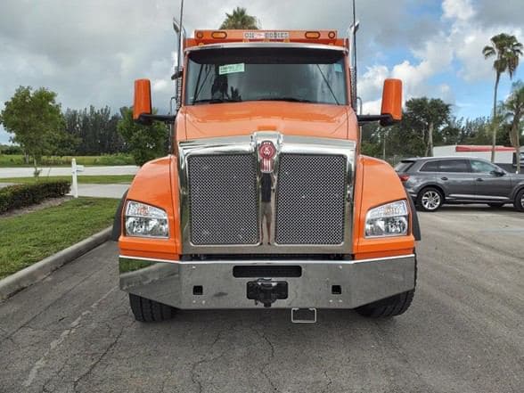 2026 Kenworth T880 image 2