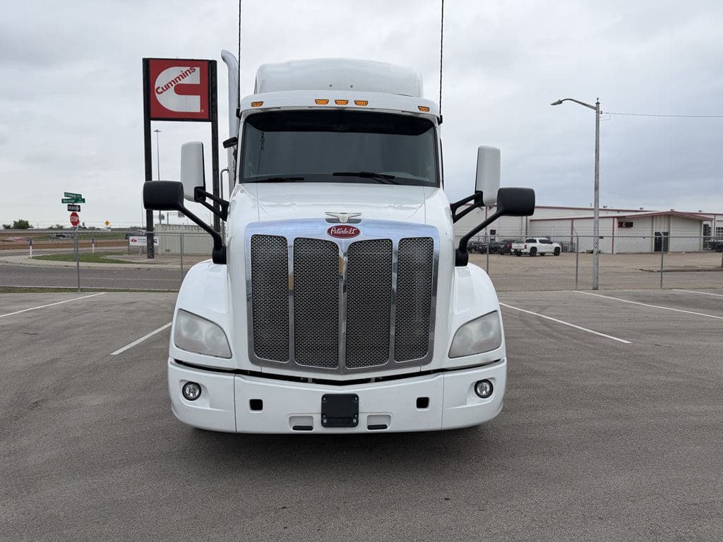 Used 2019 PETERBILT 579 image 2