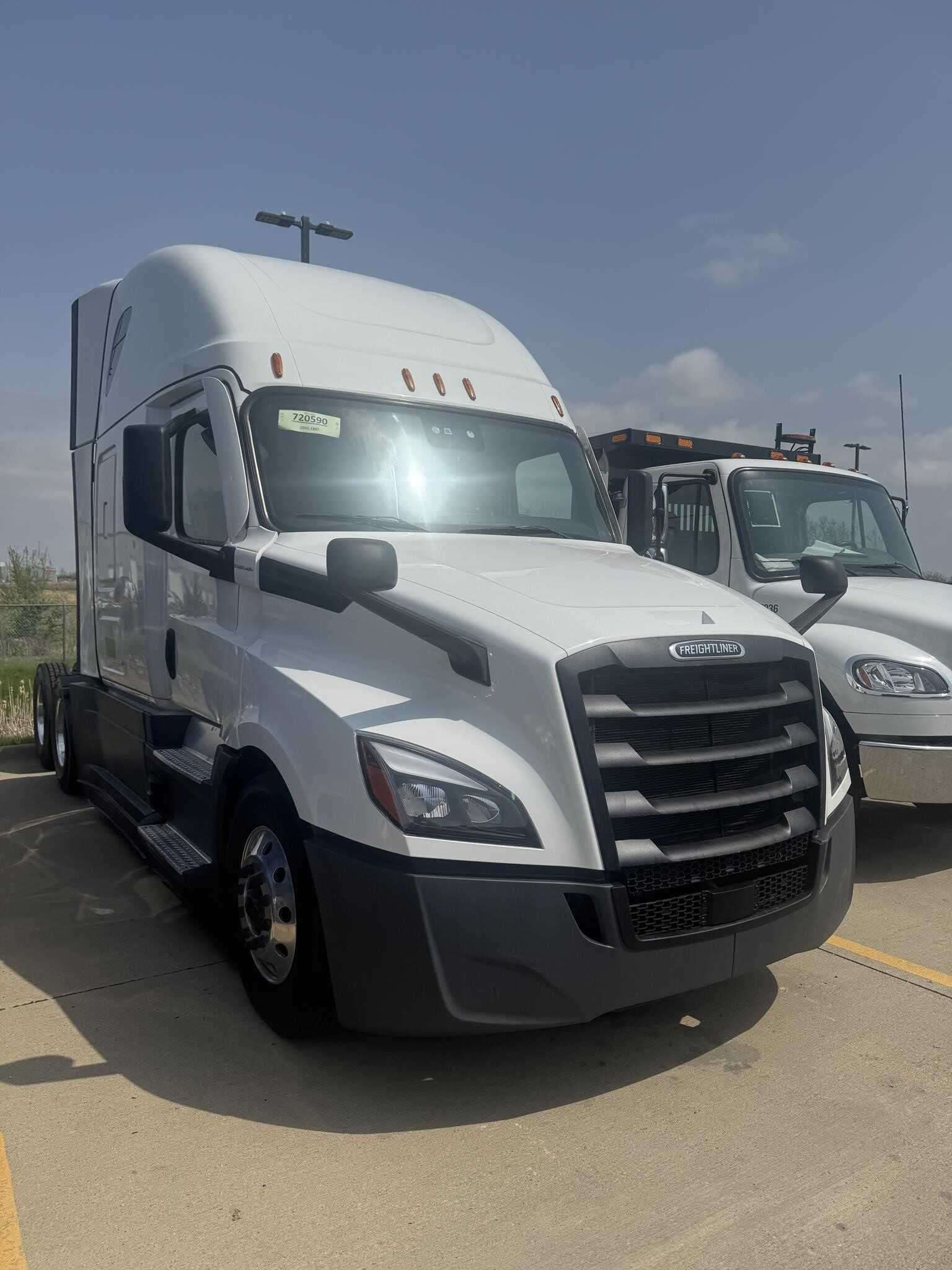2022 Freightliner Cascadia 126 image 4