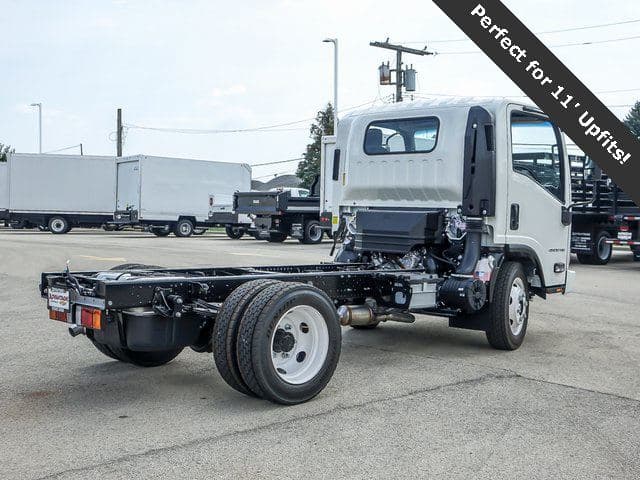 2025 Chevrolet 4500 HG LCF Gas Work Truck 109" Wheelbase Cab Chassis image 3