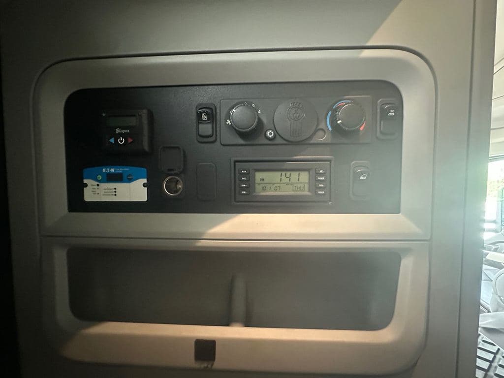 Used 2022 KENWORTH T880 image 24