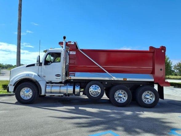 2025 Kenworth T880 image 4