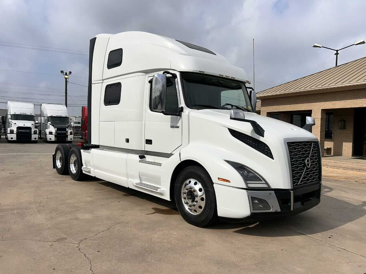 2020 Volvo VNL670 image 18