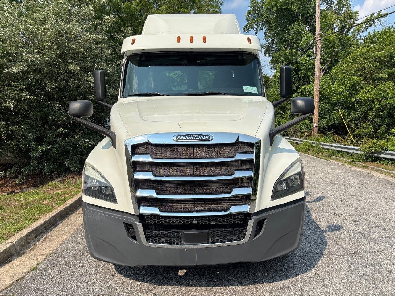 2018 Freightliner Cascadia 126 image 3