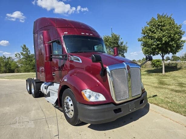 2021 Kenworth T680 image 1