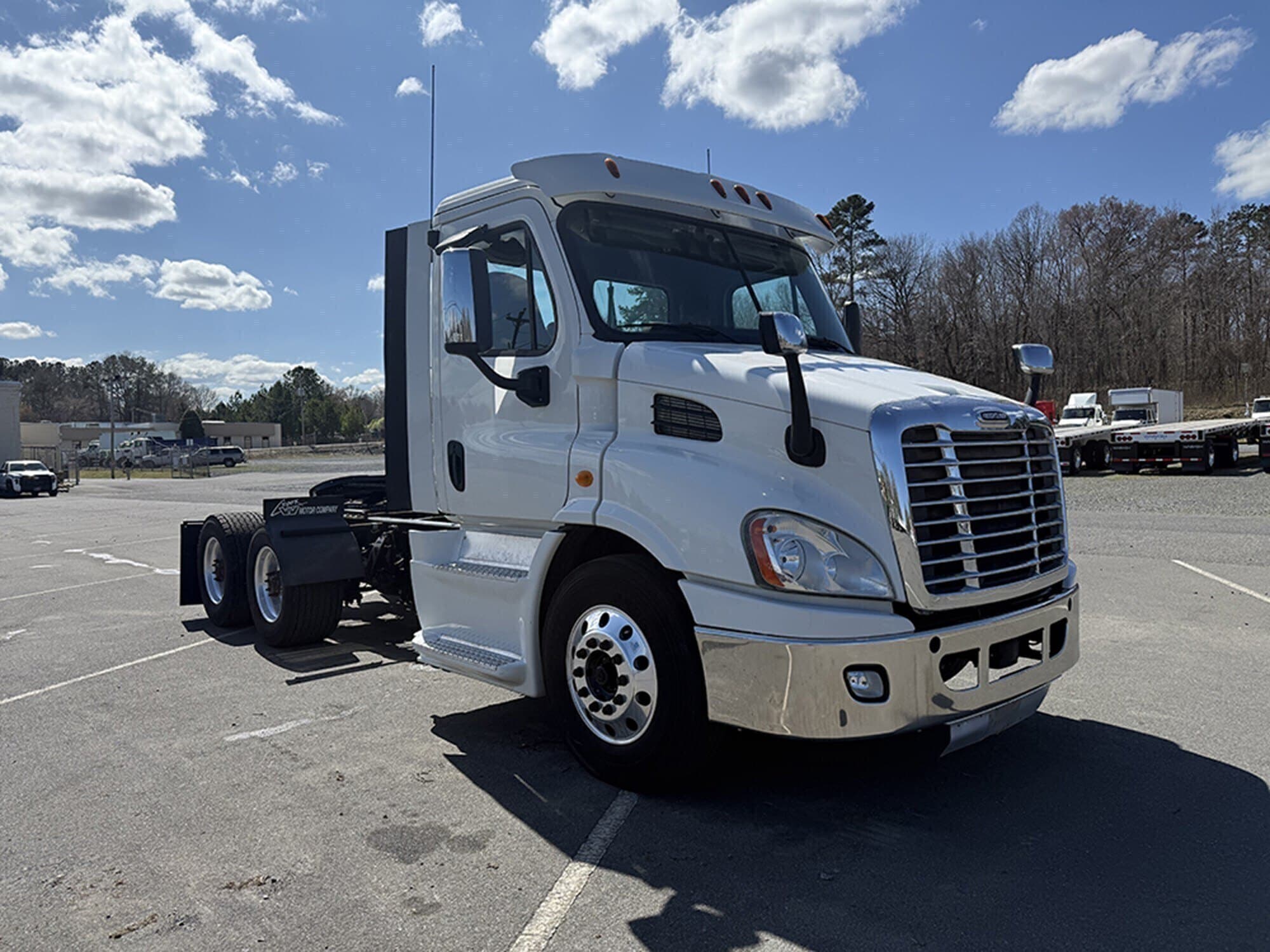 Used 2014 FREIGHTLINER Conventional - Day Cab - CASCADIA 113 For Sale image 2
