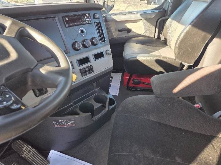 2021 Freightliner Cascadia image 9