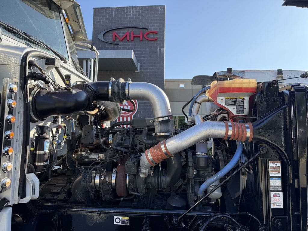 Used 2024 PETERBILT 389 image 16
