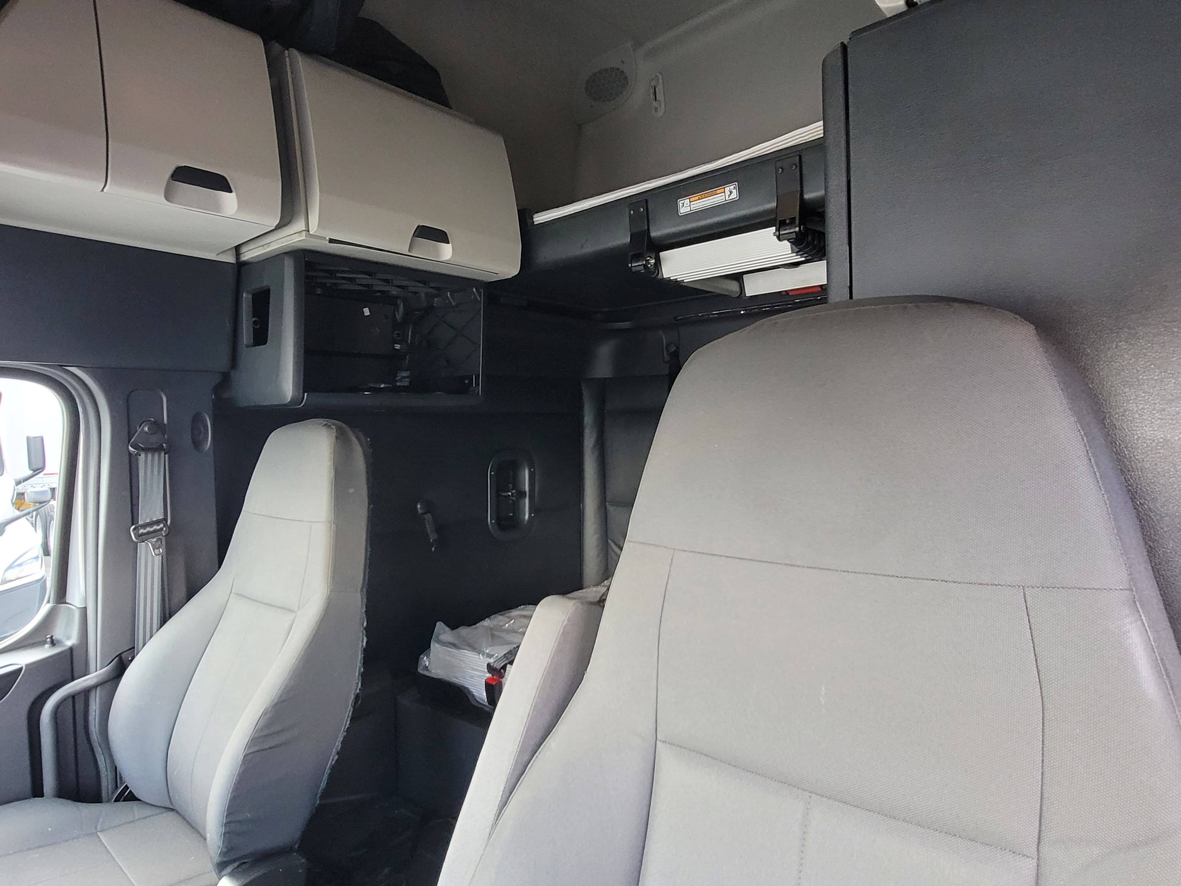 2023 Freightliner Cascadia 125 image 8