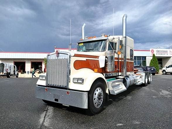 2025 Kenworth W9 Series image 1