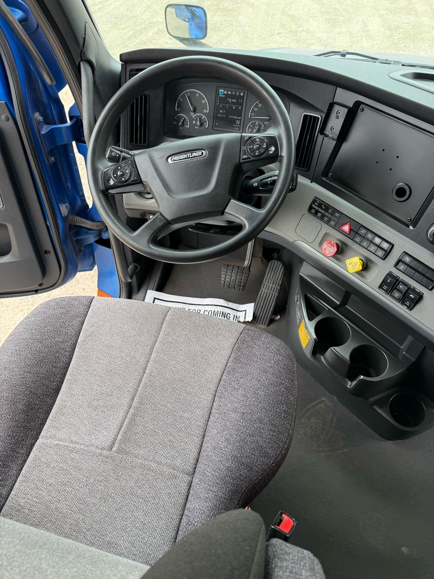 2022 Freightliner - 419k - 18k Hours - 455 HP image 18