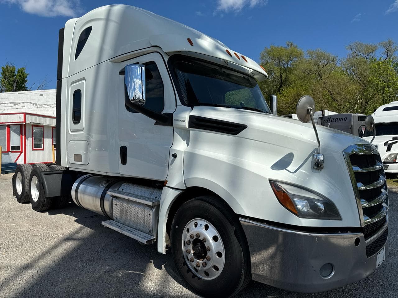 2020 Freightliner Cascadia image 2