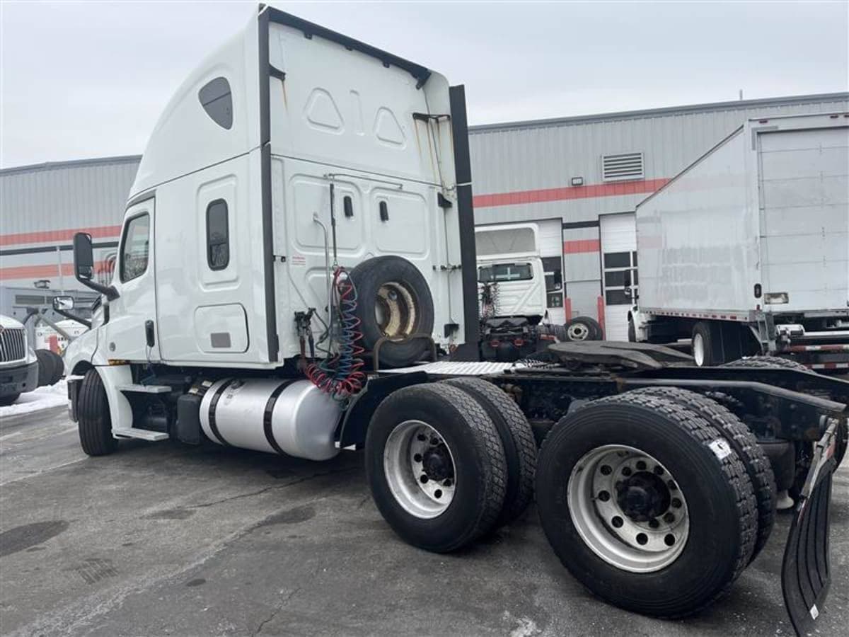 2019 Freightliner Cascadia 126 Sleeper Semi Truck - 72" Condo Sleeper, 455HP, 12 Speed Automatic image 6