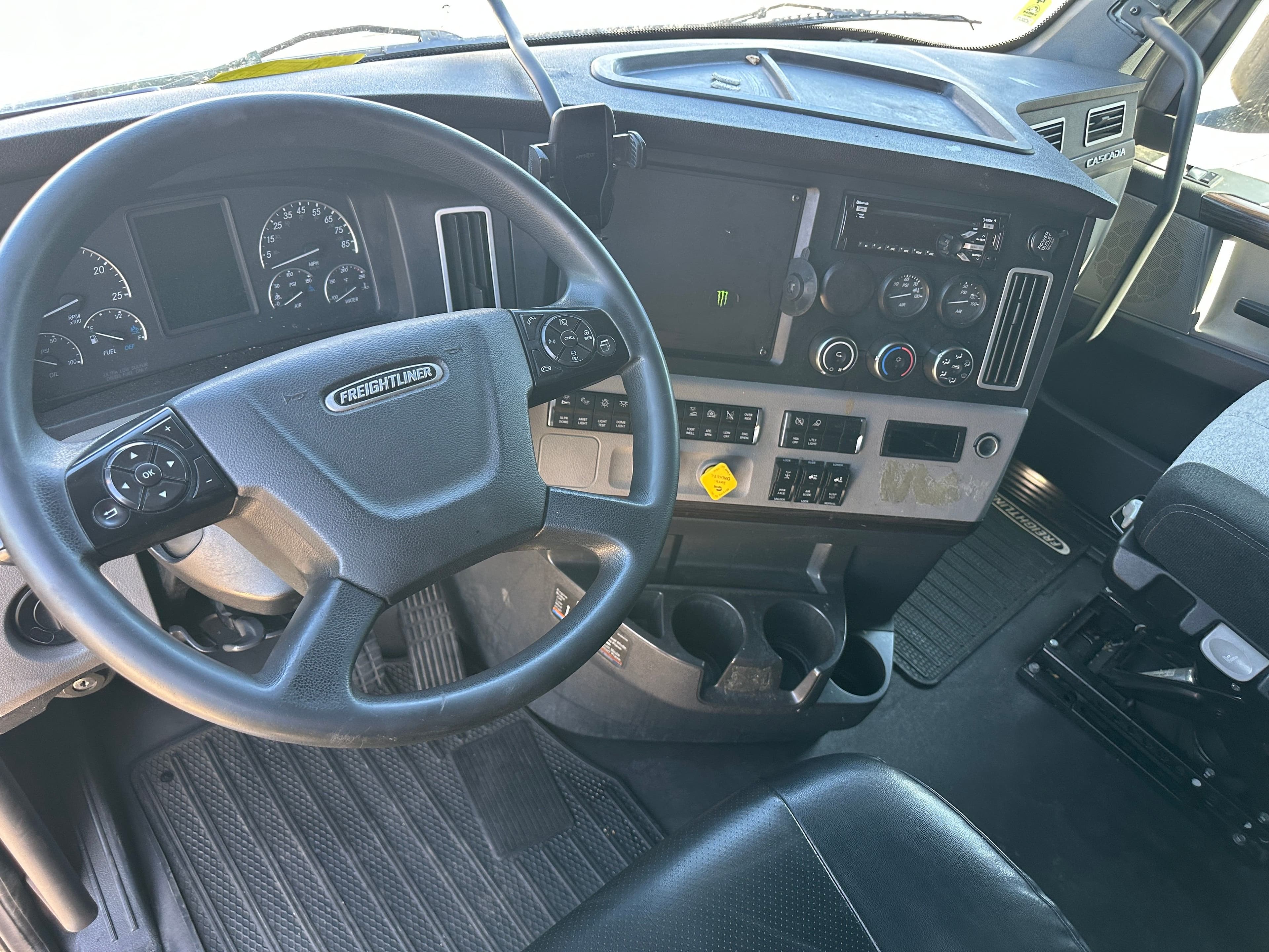 2019 Freightliner Cascadia image 9