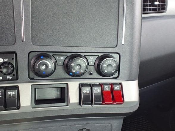 2023 Kenworth T880 image 10