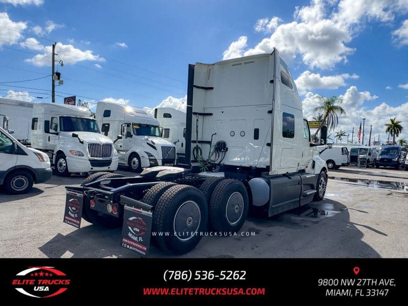 2022 International LT625 image 6