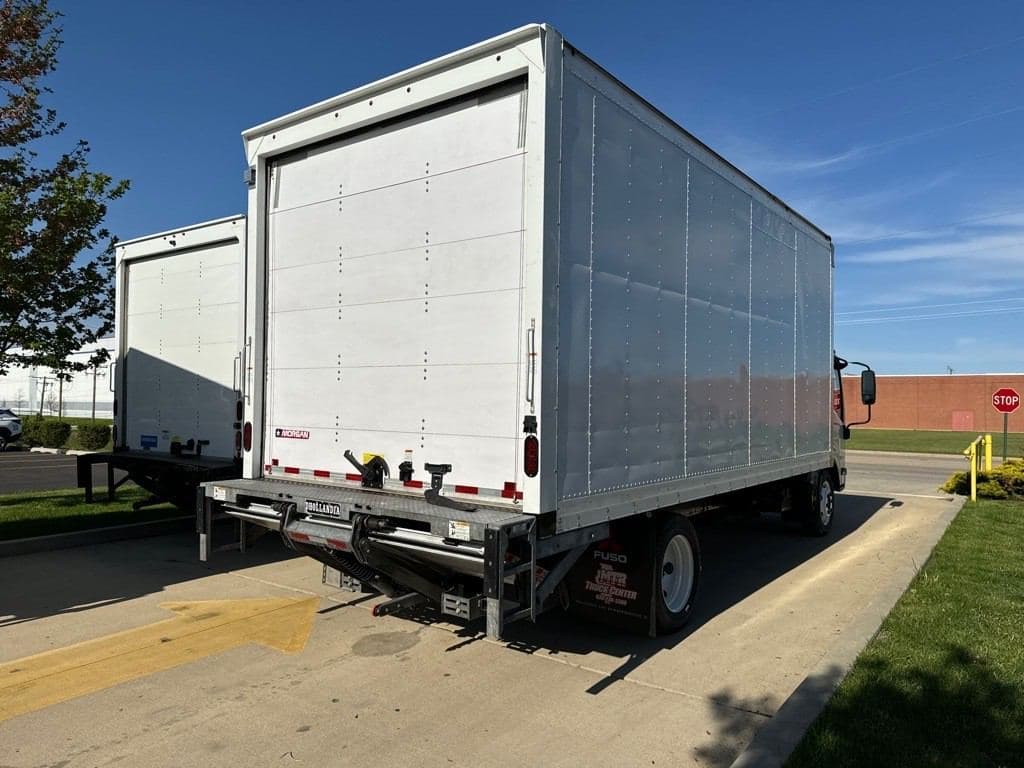 2023 Isuzu NPR HD image 4