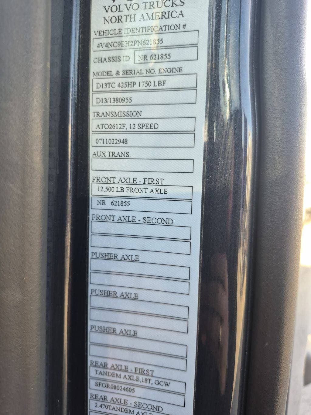 2023 Volvo VNL image 16