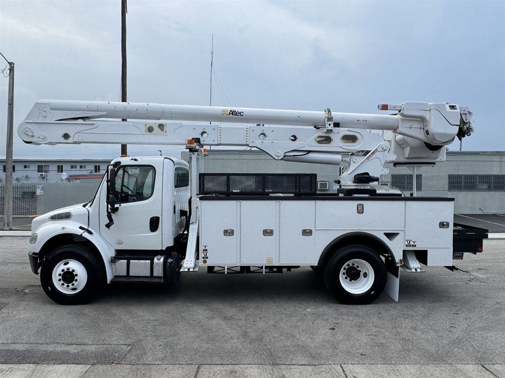 2018 Freightliner M2-106 image 8